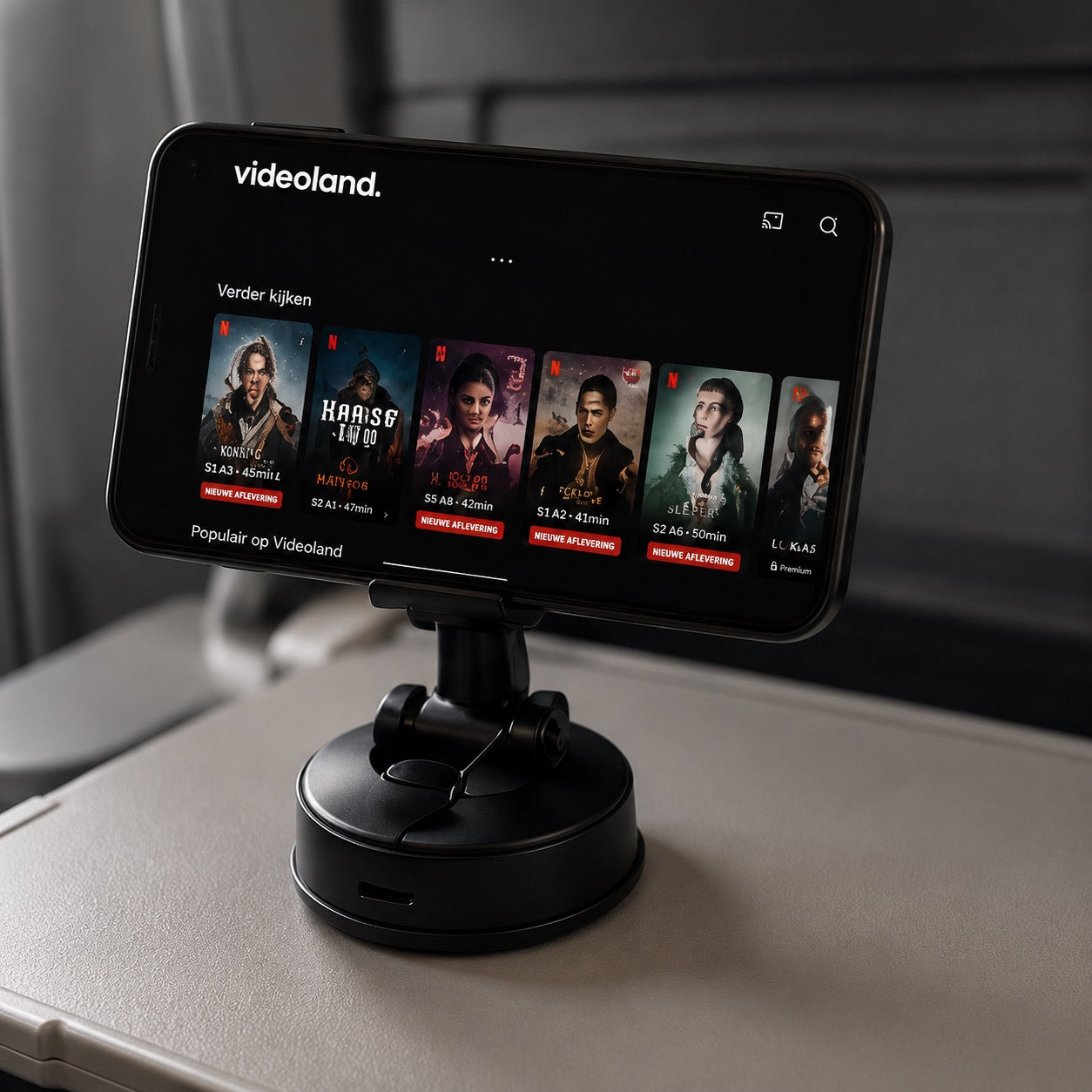 Autogrip Pro in vliegtuig met Videoland op het klapblad